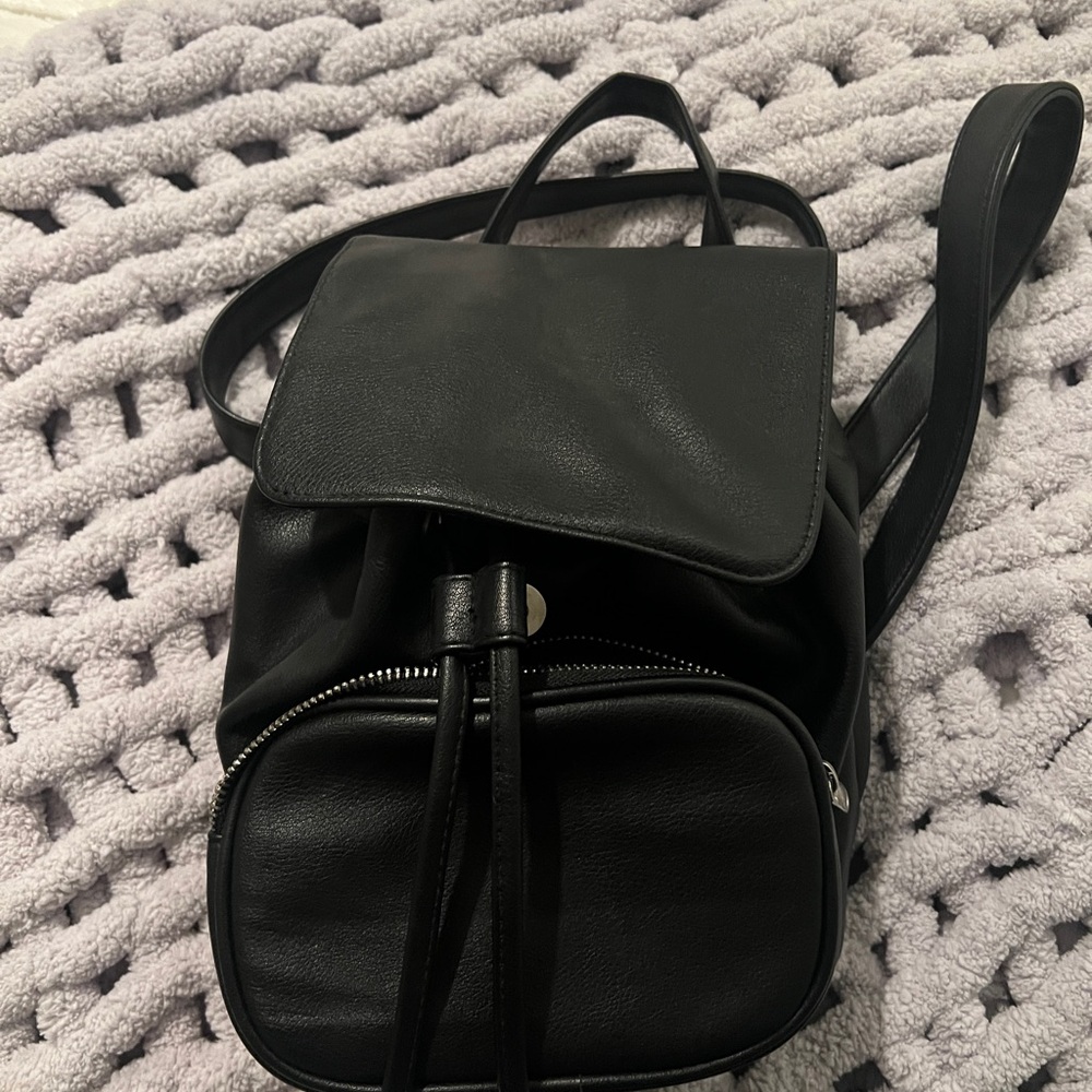 Chic Black Backpack - image 1